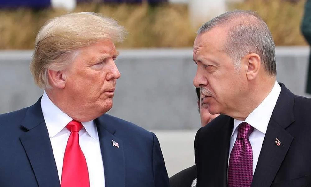 Νέα "βόμβα" από Μενέντεζ: Να δοθούν όλα τα έγγραφα που αφορούν τη σχέση Τραμπ-Ερντογάν"
